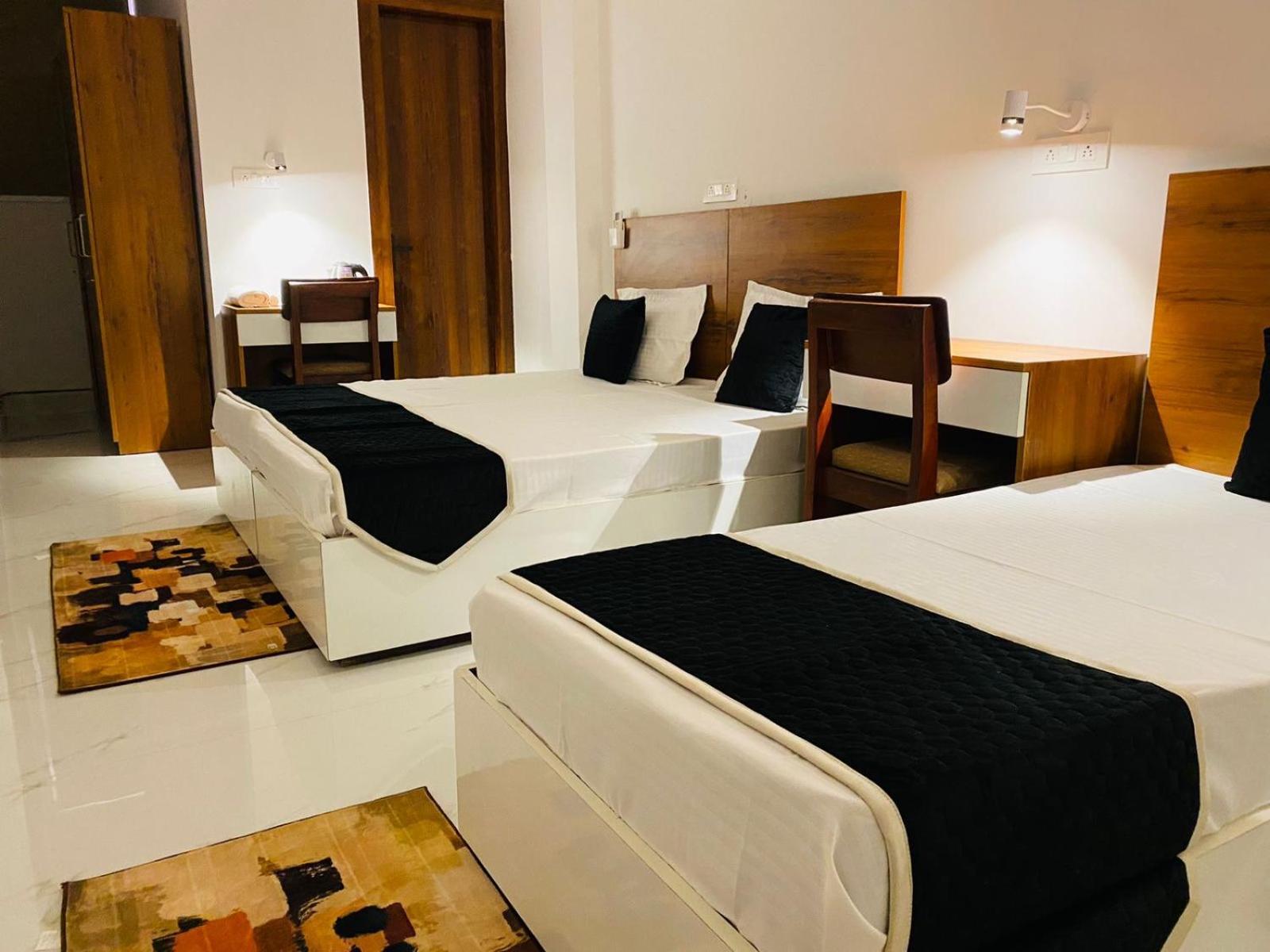 Royal Park Inn Велика Нойда Екстер'єр фото