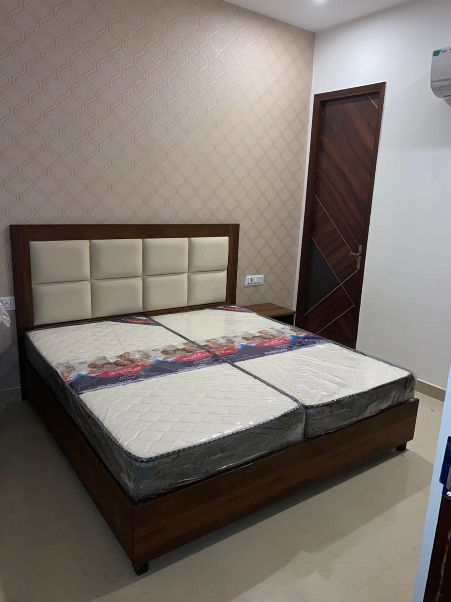 Royal Park Inn Велика Нойда Екстер'єр фото