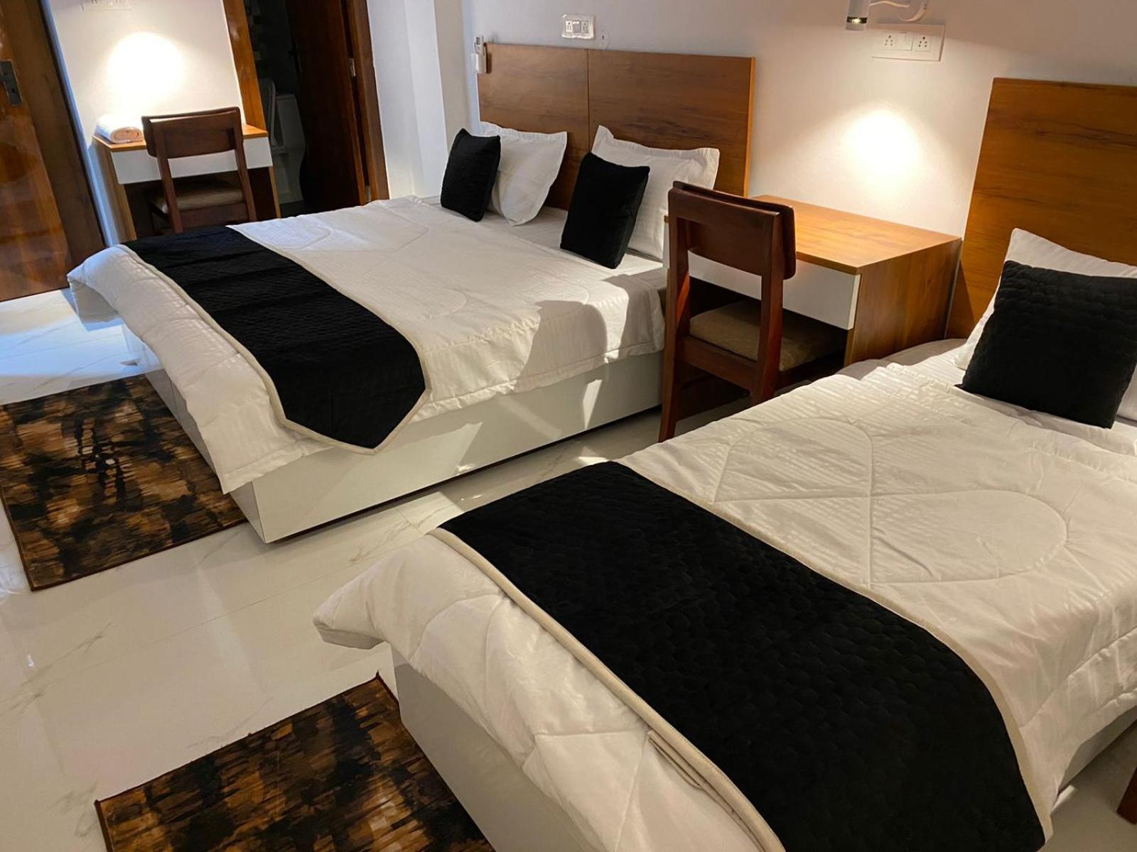 Royal Park Inn Велика Нойда Екстер'єр фото