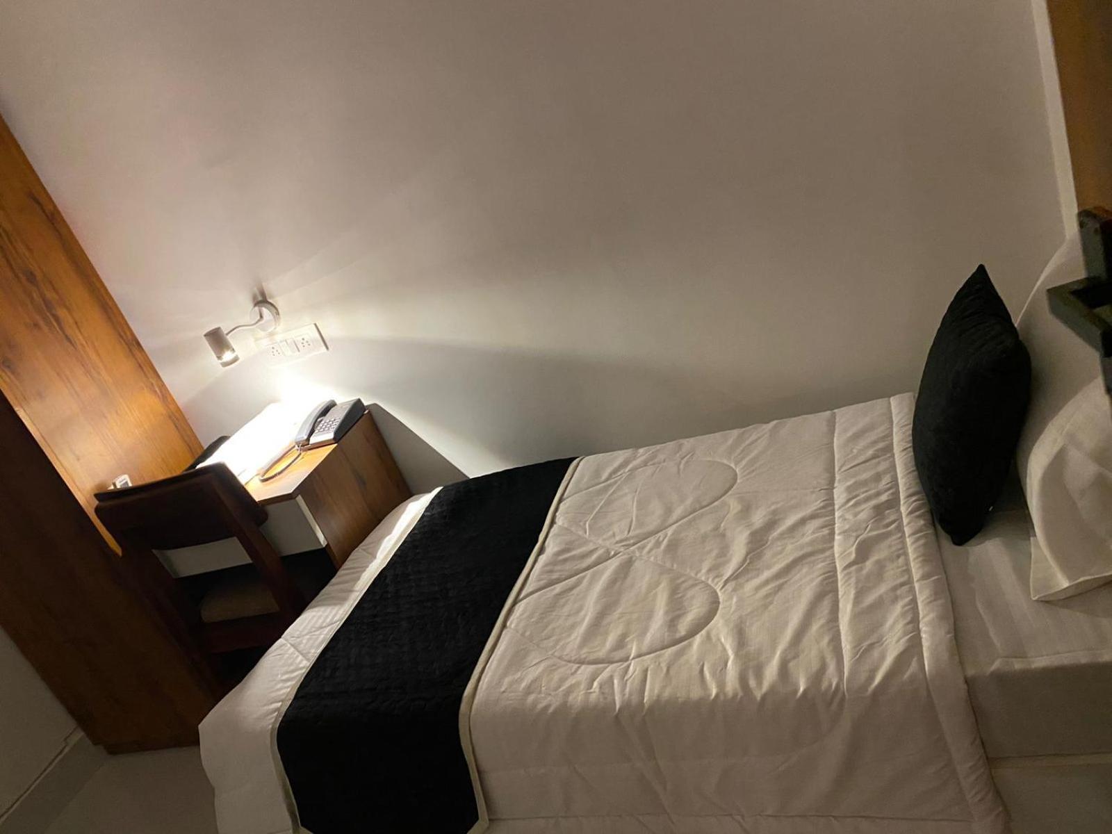 Royal Park Inn Велика Нойда Екстер'єр фото