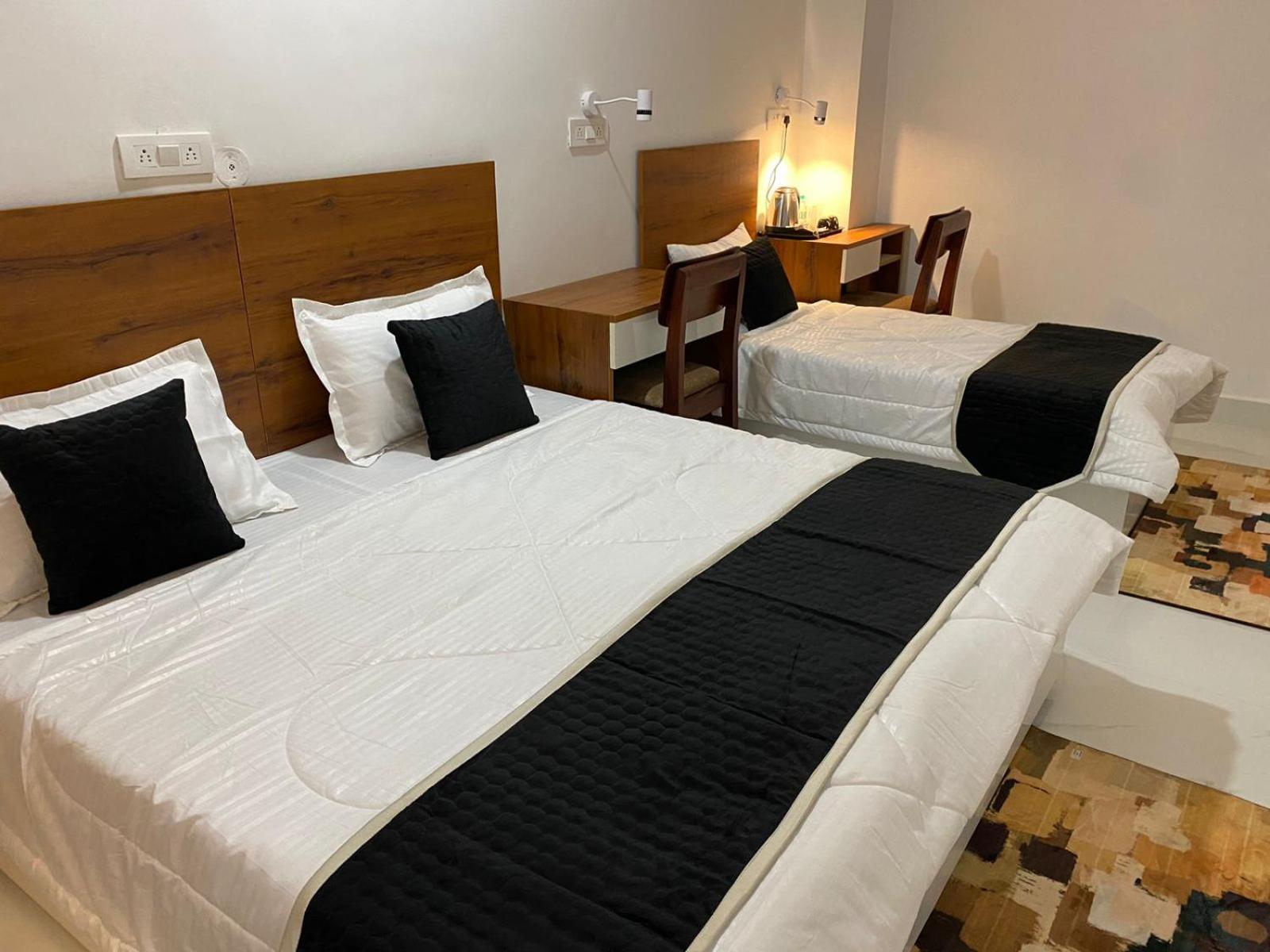 Royal Park Inn Велика Нойда Екстер'єр фото