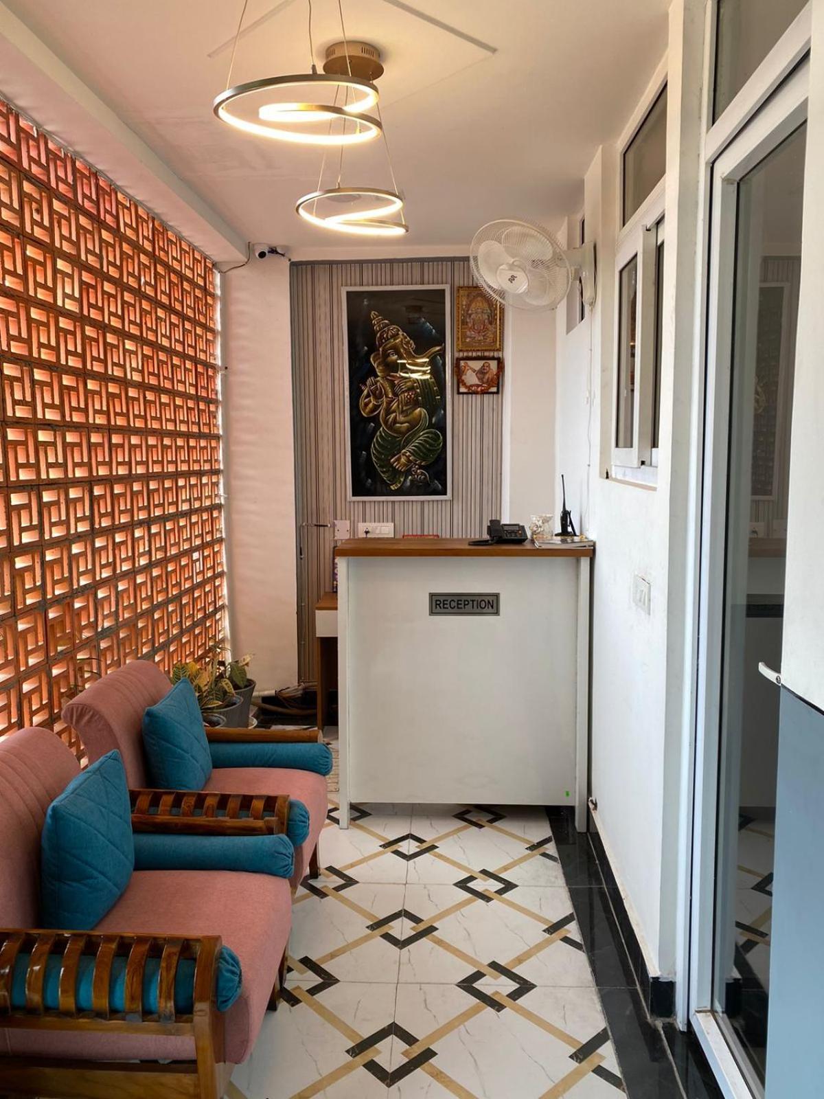 Royal Park Inn Велика Нойда Екстер'єр фото